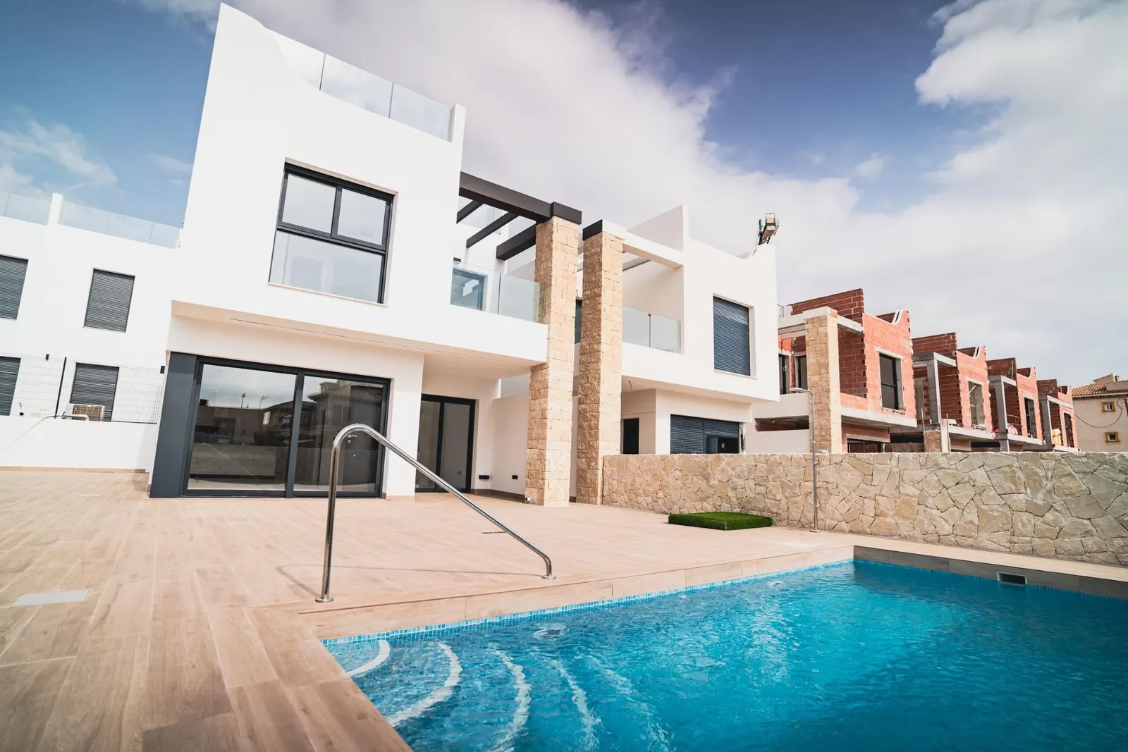 NEW BUILD RESIDENTIAL COMPLEX IN PUNTA PRIMA — 2