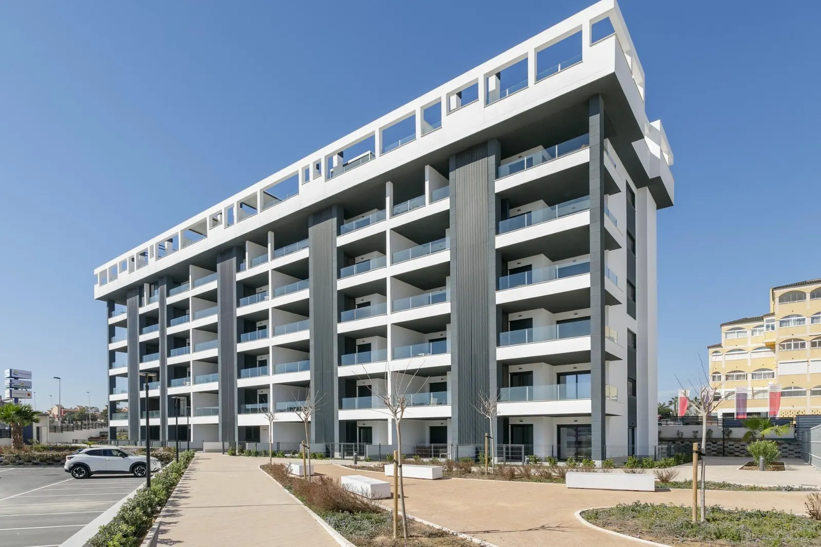 NEW BUILD GATED URBANIZATION IN TORREVIEJA ONLY 700M FROM THE BEACH — 5