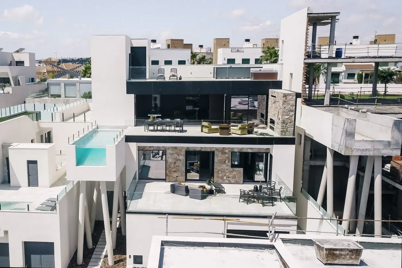 DESIGNER VILLA BY THE SEA — 1