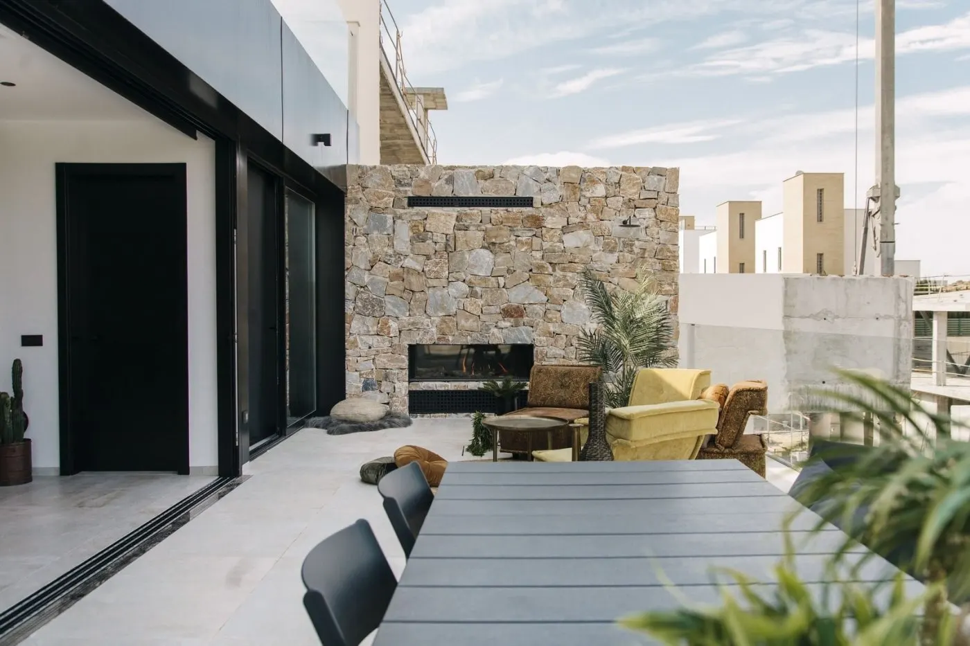 DESIGNER VILLA BY THE SEA — 3
