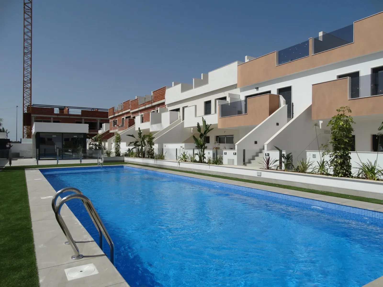 Newly Built Bungalows with Solarium or Garden in Pilar de la Horadada — 1