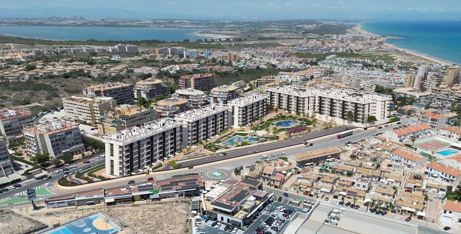 NEW BUILD GATED URBANIZATION IN TORREVIEJA ONLY 700M FROM THE BEACH — 2