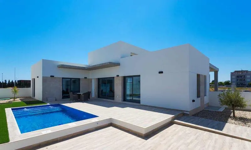 THE MEDITERRANEAN LIFESTYLE ALL ON ONE LEVEL — 2
