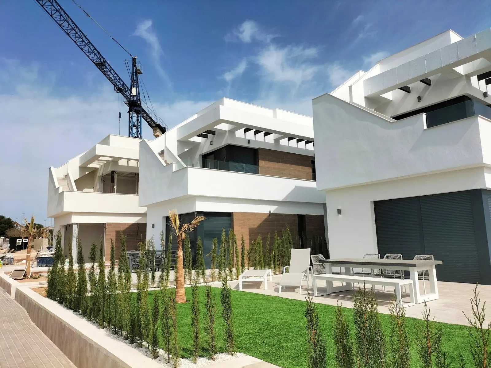 NEW BUILD VILLAS IN PILAR DE LA HORADADA ON THE GOLF COURSE — 1