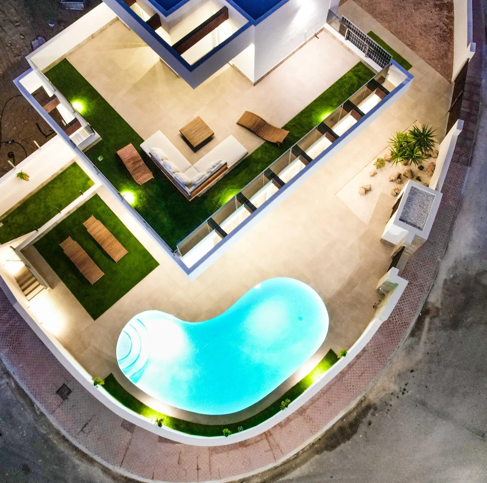 BEAUTIFUL BIG VILLA WITH VIEWS TO THE GOLF COURSE "LA MARQUESA"! — 2