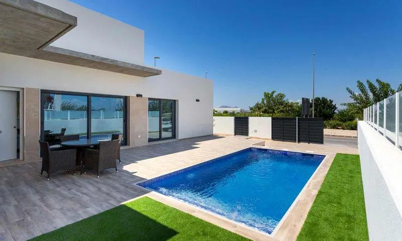 THE MEDITERRANEAN LIFESTYLE ALL ON ONE LEVEL — 2
