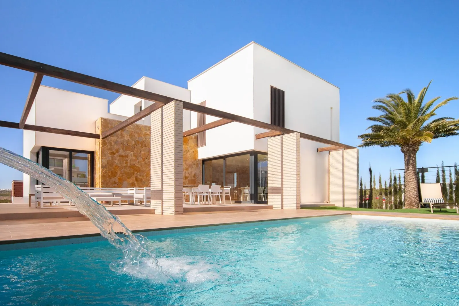 LUXURY VILLA ON THE BEACH — 1