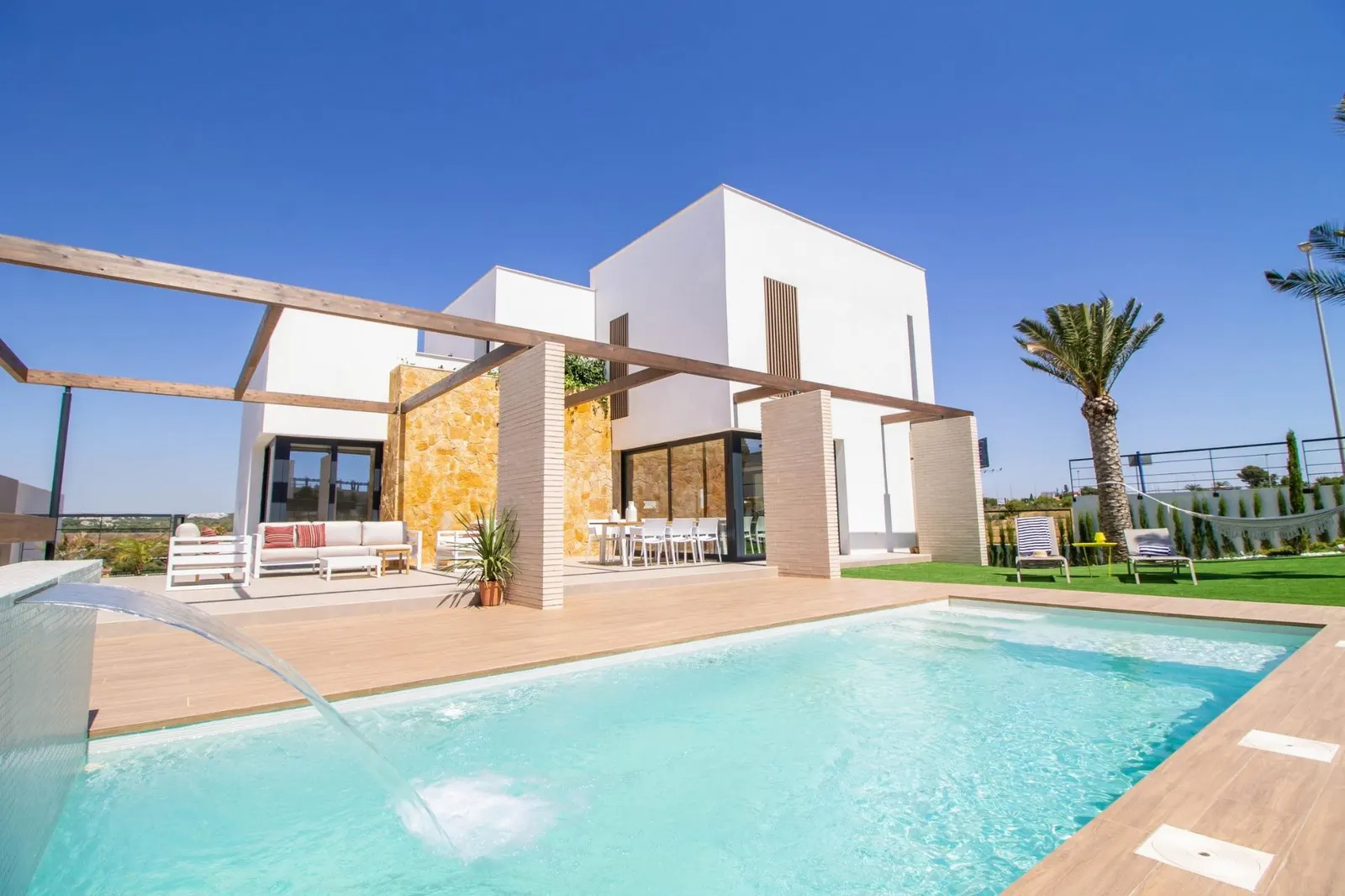 LUXURY VILLA ON THE BEACH — 4