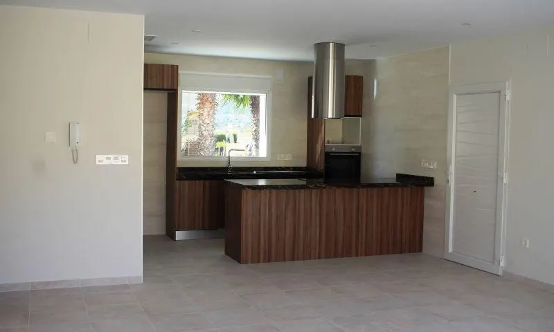 VILLA BETWEEN SEA AND MOUNTAIN — 4