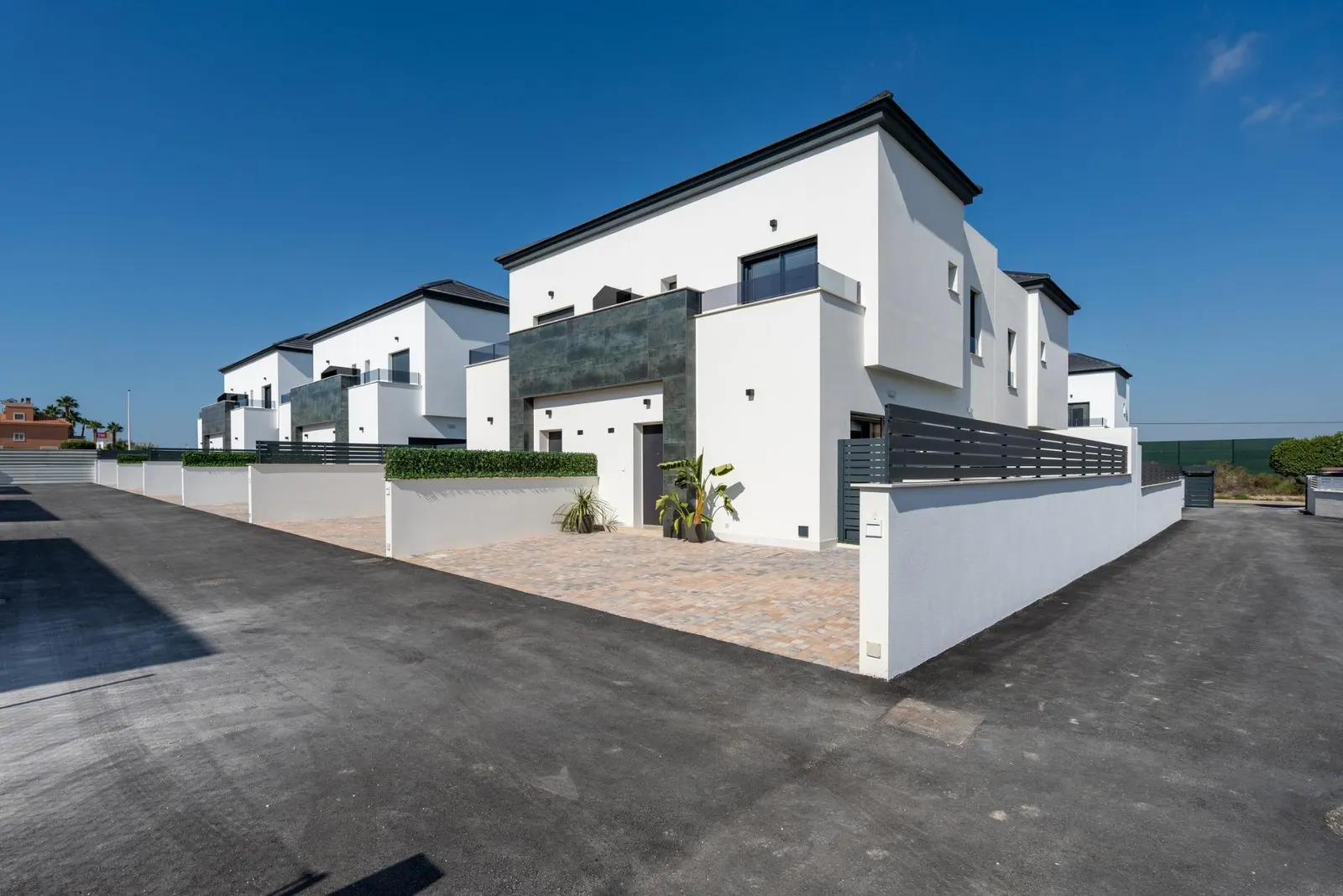 New Build Townhouses and Quads in Gran Alacant Near the Beach — 1