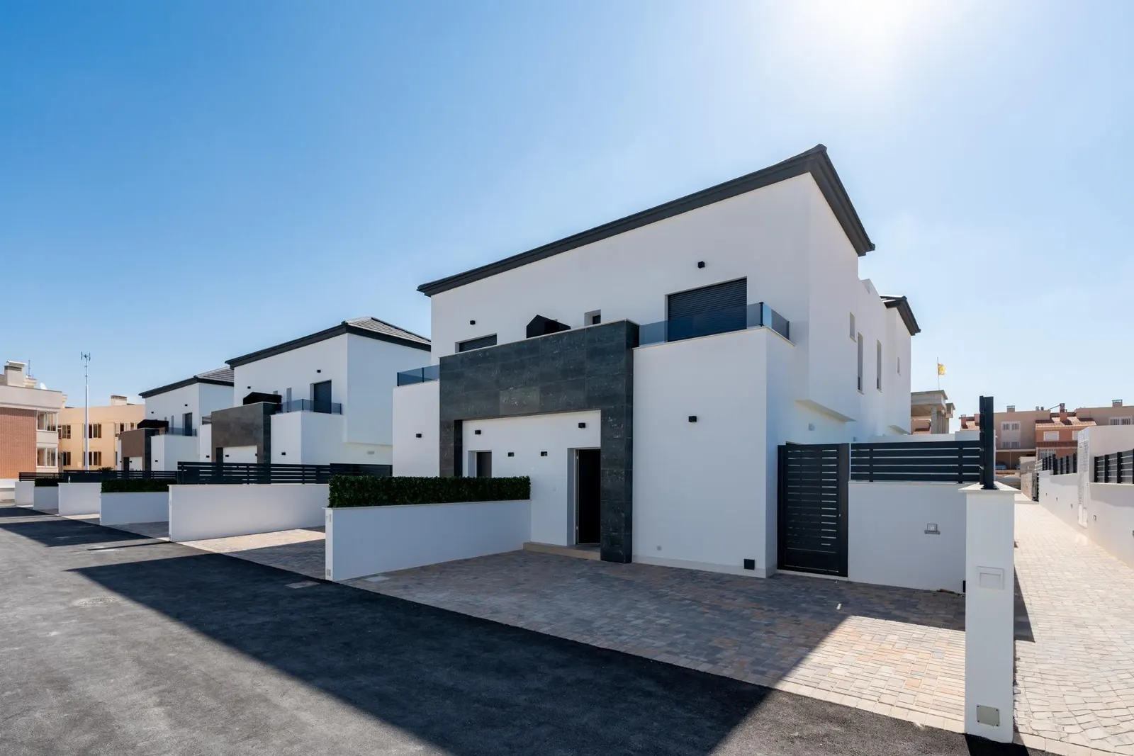 3 BEDROOM BUNGALOWS IN EXCLUSIVE RESIDENTIAL IN GRAN ALACANT! — 1