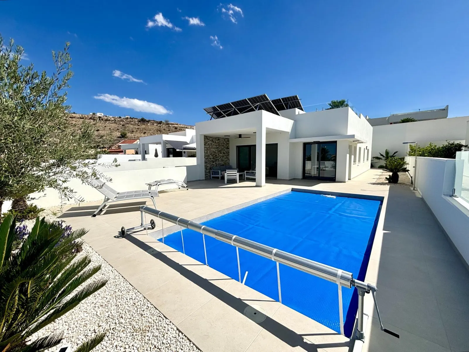 NEW BUILD VILLAS IN ROJALES — 1