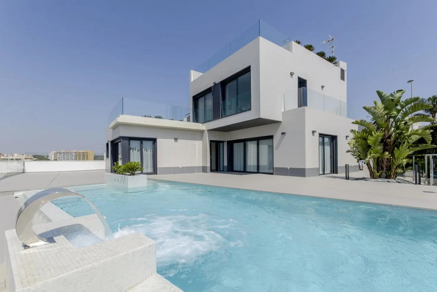 NEW CONSTRUCTION VILLAS 250 m FROM THE BEACH IN CAMPOAMOR — 1