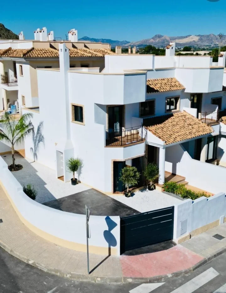 New Bungalows and Townhouses in Cox, Alicante
