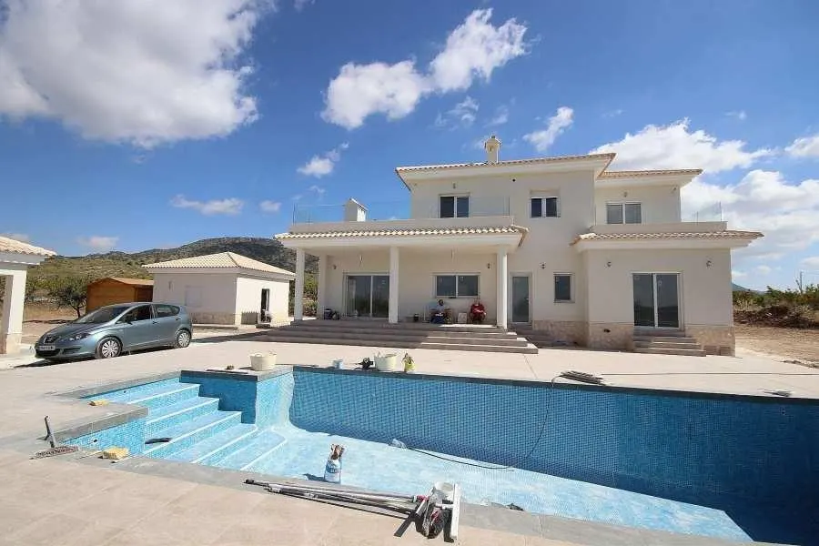 New build villas in Pinoso on rural plots