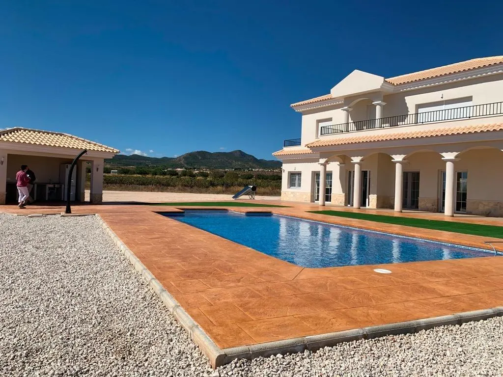NEW BUILD VILLAS IN PINOSO — 2