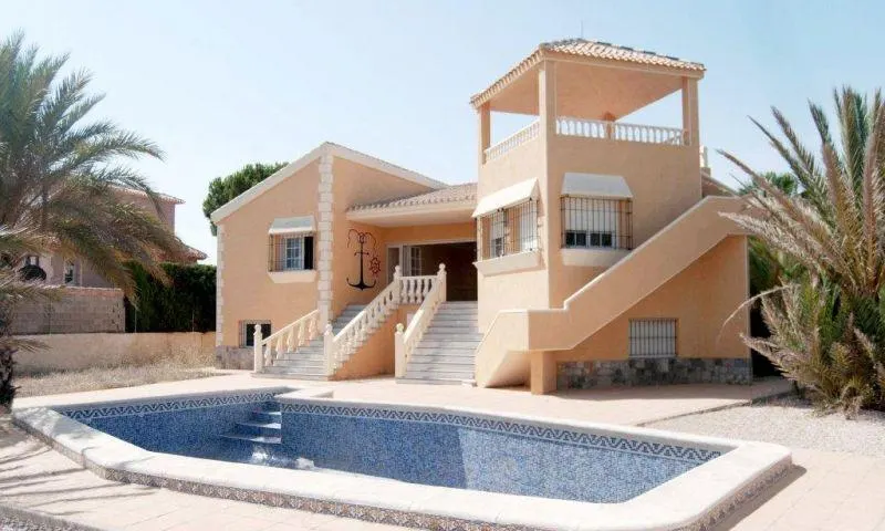 LUXURY VILLA WITH PRIVATE PIER — 2