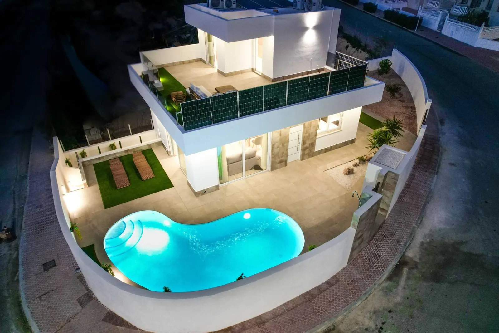BEAUTIFUL BIG VILLA WITH VIEWS TO THE GOLF COURSE "LA MARQUESA"! — 1